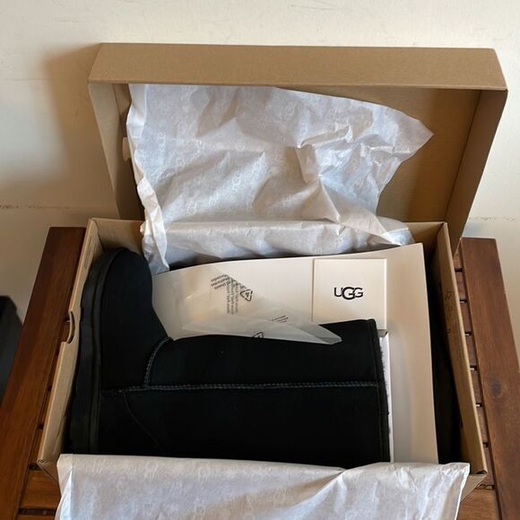 UGG Classic Tall II Boots Black Big Kid Size 4 Y - Picture 12 of 13